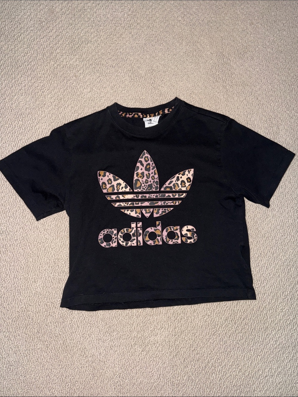 Adidas women’s leopard trefoil cropped tee
